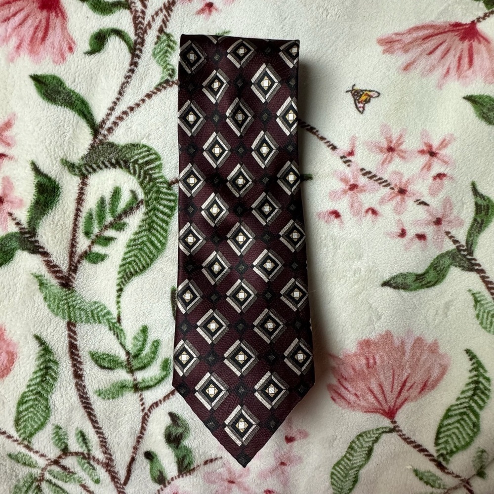 Croft & Barrow Diamond Pattern Tie - Burgundy and Cream